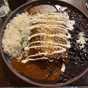 Amuleto Mexican Table