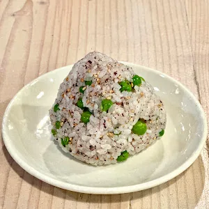sankaku onigiri cafe & bar